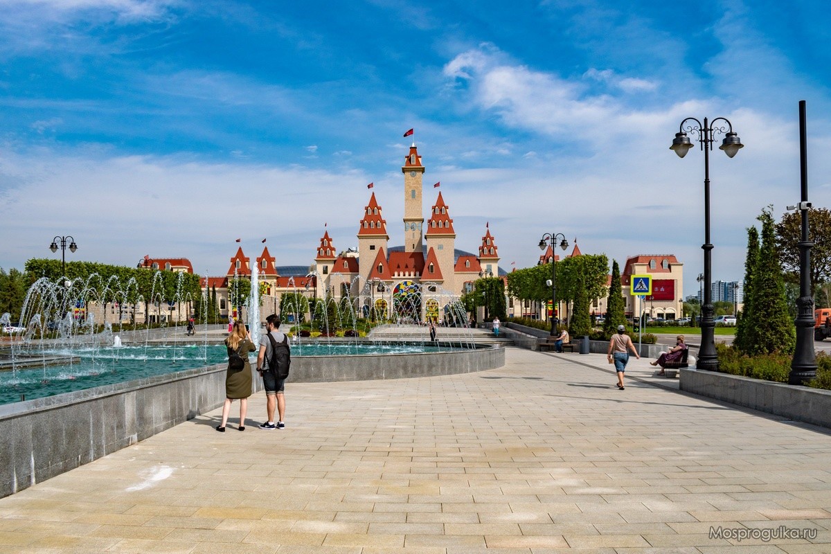 Остров мечты в москве фото. Парк остров мечты ландшафтный парк. Остров мечты Москва Северный ландшафтный парк. Парк развлечений Коломенское остров мечты. Остров мечты в Москве бассейн.